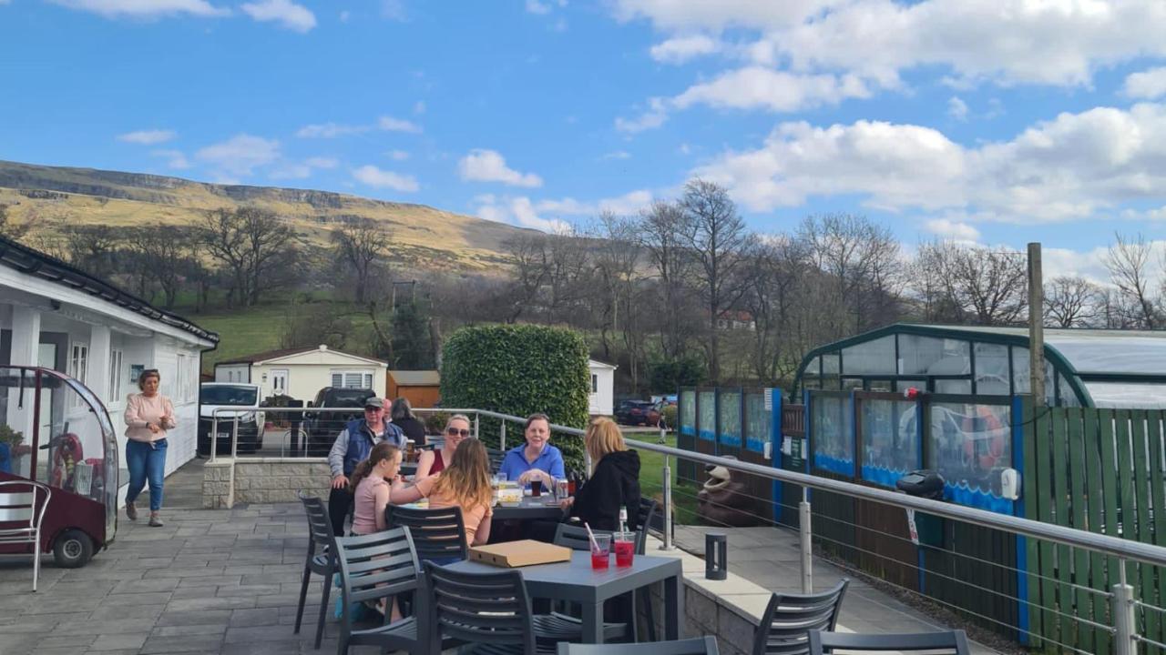 Campsie Glen Holiday Park Fintry Exterior photo