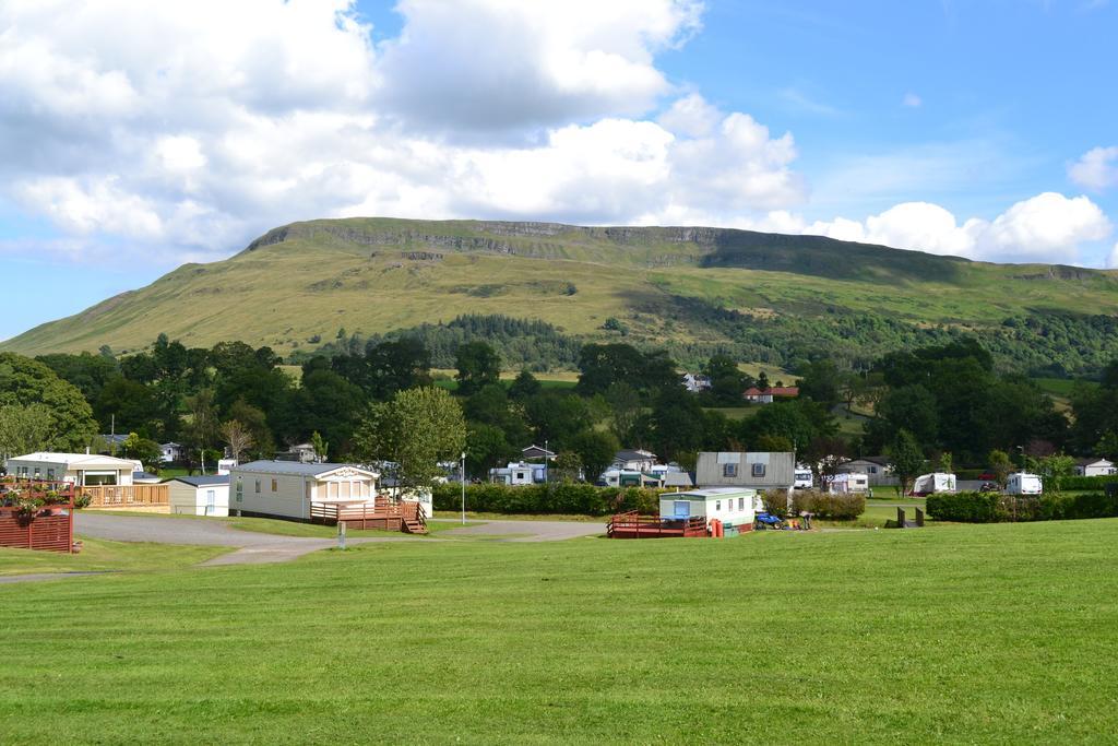 Campsie Glen Holiday Park Fintry Exterior photo